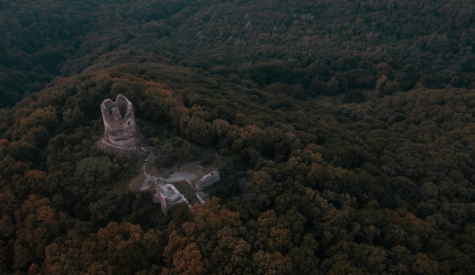 Vrdnička kula panoramski snimak dronom odozgo
